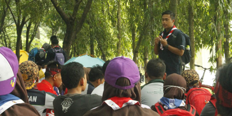 Ketua DKD Jawa Timur Binar Bintang Putra Ananta saat memberikan pengarahan tema Eco Camp pada seluruh pimpinan umpi kotingen Jawa Timur - Raimuna Nasional 2017 di Cibubur