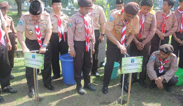 Gus Ipul Canangkan Gerakan Sejuta Biopori Pramuka Jatim