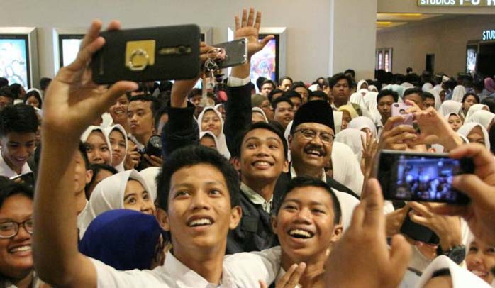 Gus Ipul Ajak Siswa Nonton Bareng Film Kartini