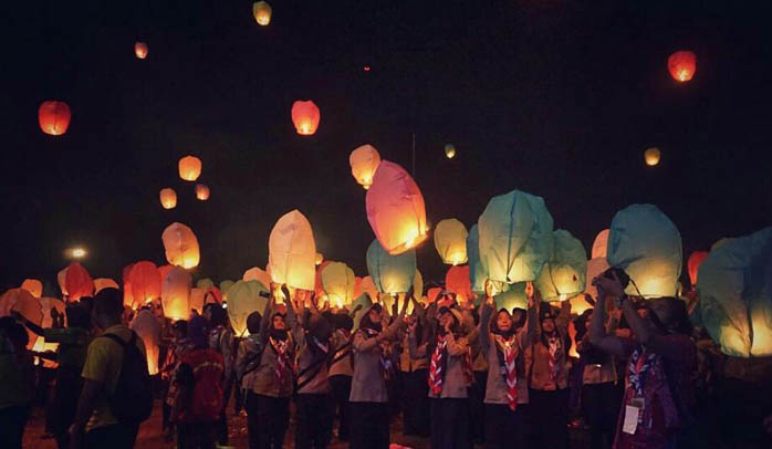 Terbangkan 4000 Lampion Pada Malam Refleksi Kebangsaan