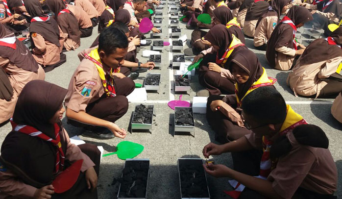 800 Pramuka Bakar Ikan Bareng Bupati Lumajang