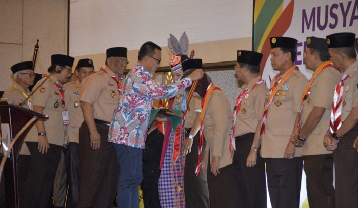 Kak Azrul Azwar Dianugerahi Satya Lencana Tunas Kencana