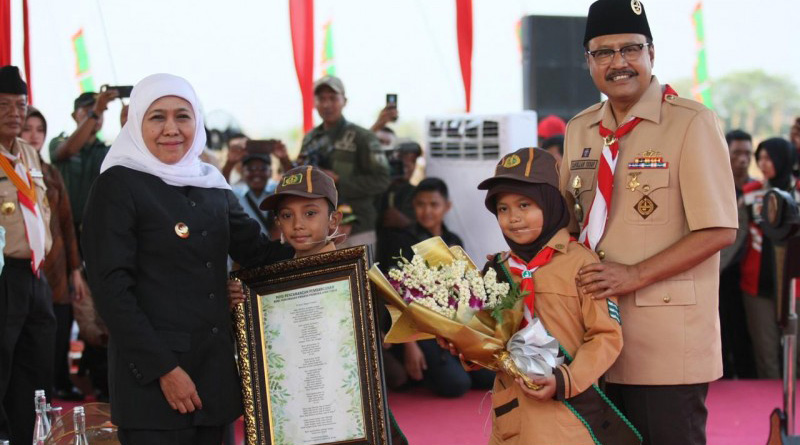Pencanangan Buper Jatim, Gubernur Tanami Pohon Langka di Lokasi
