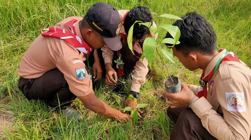 Desa Kawisrejo dan Desa Tenggilis Pasuruan Dihijaukan