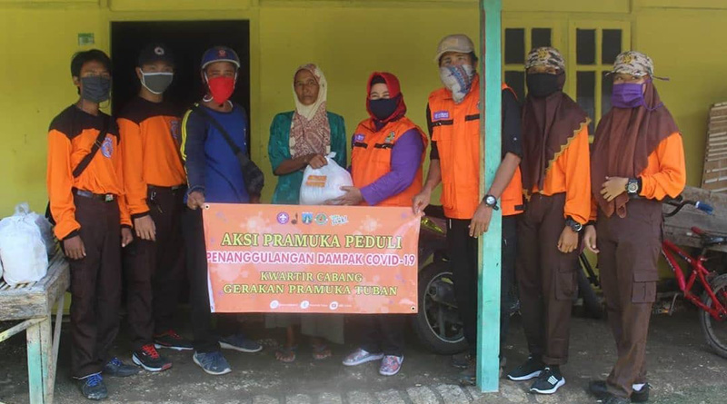 Kwarcab Tuban Bagikan 100 Paket Sembako kepada Warga Sekitar