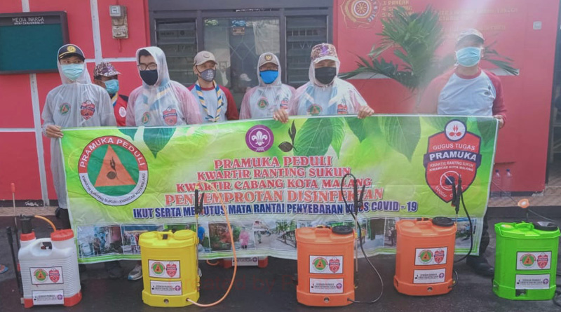 Kwarran Sukun, Kota Malang Semprot Disinfektan dan Bagi Masker