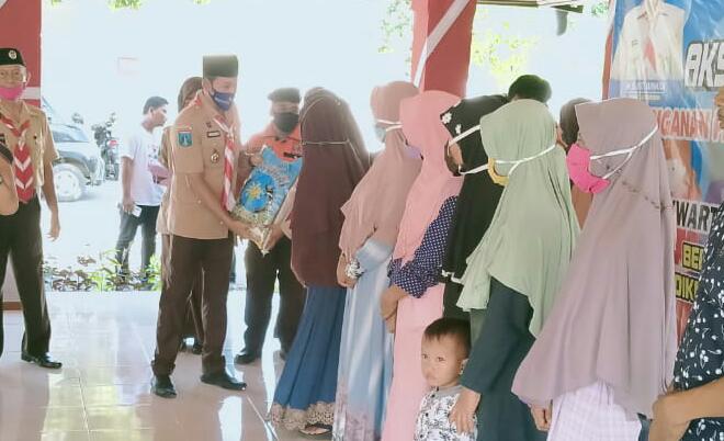 Kwarcab Sampang Salurkan  Bantuan Paket Bahan Makanan