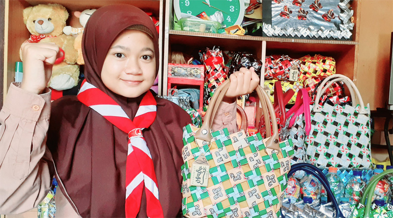 Estetia Mustika Shani; Adopsi Belasan Warung, Kelola Sampah Sachetnya