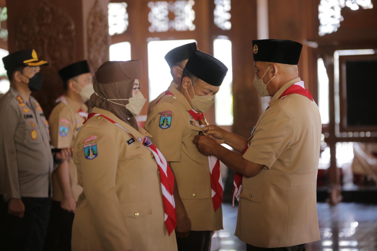 Ketua Kwarda Jatim Lantik Mabicab dan Pengurus Kwarcab Ponorogo
