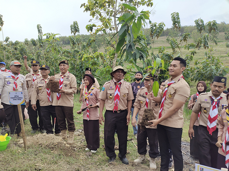 Bupati Tuban dan Ketua Kwarda Jatim Arum Sabil Pimpin Aksi Tanam 1500 Pohon 