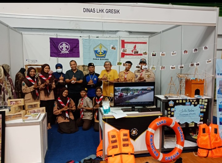 Saka Bahari Gresik dalam Aksi Pengiat Lingkungan bersama Dinas Lingkungan Hidup Kabupaten Gresik, di SOR PT. Petrokimia Gresik