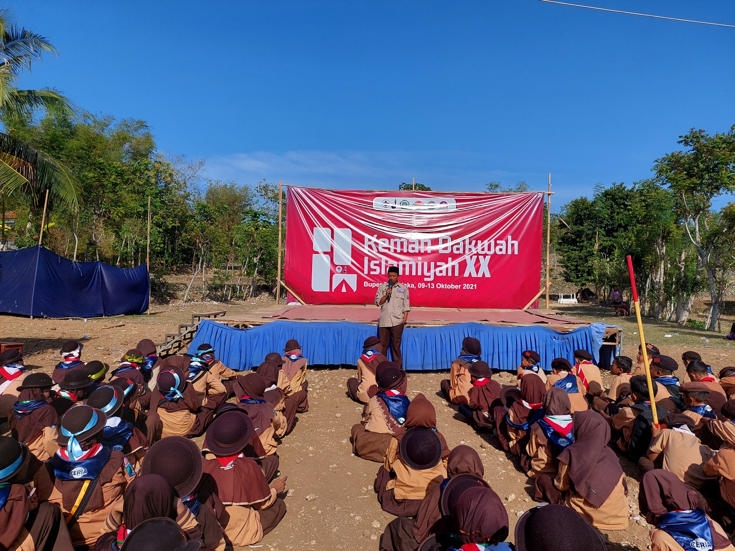 Upaya Melatih Disiplin dan Kemandirian Siswa, Pramuka MI At Taufiqiyah Agendakan Kemah Dakwah Islamiyah