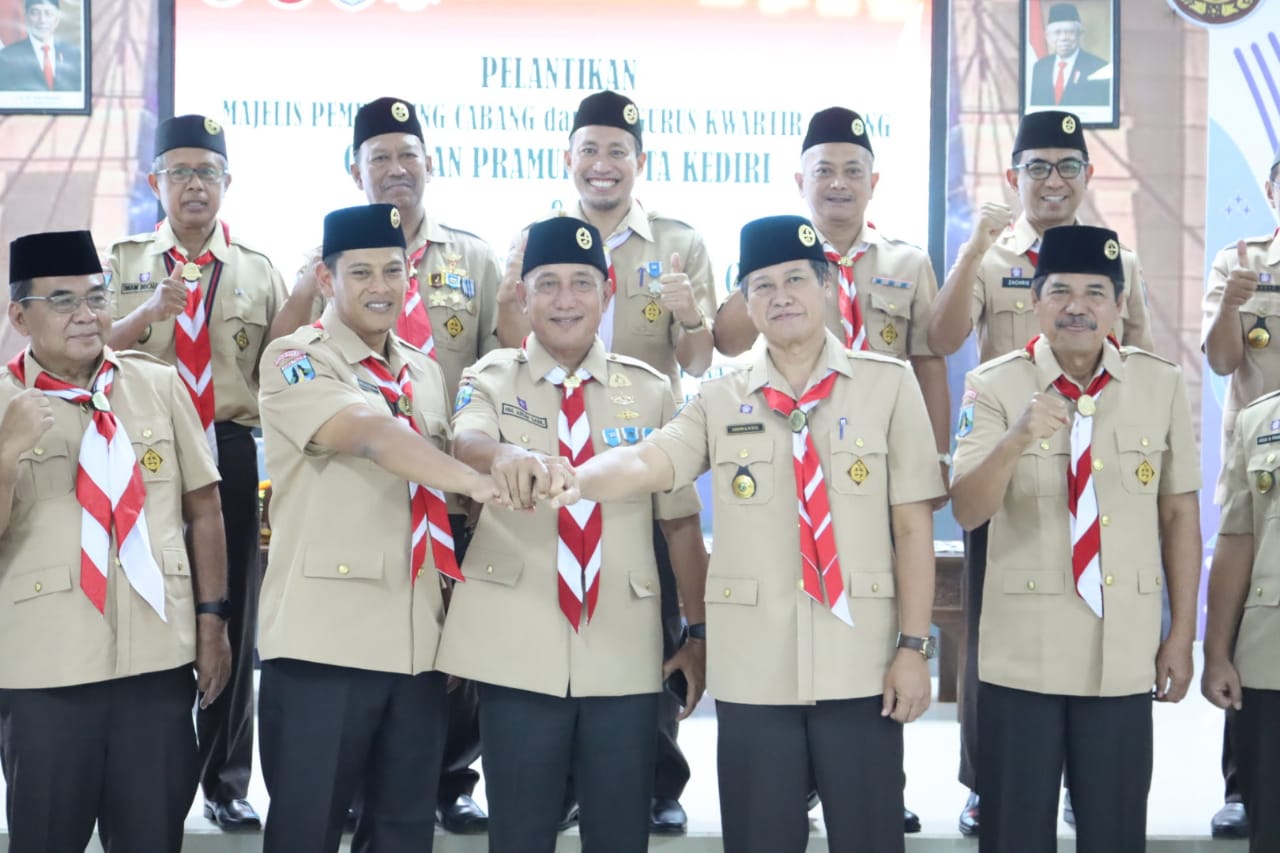 Ketua Kwarda Jatim Lantik Mabicab Kota Kediri, Ajak Pramuka Berinovasi dan Produktif Berkelanjutan