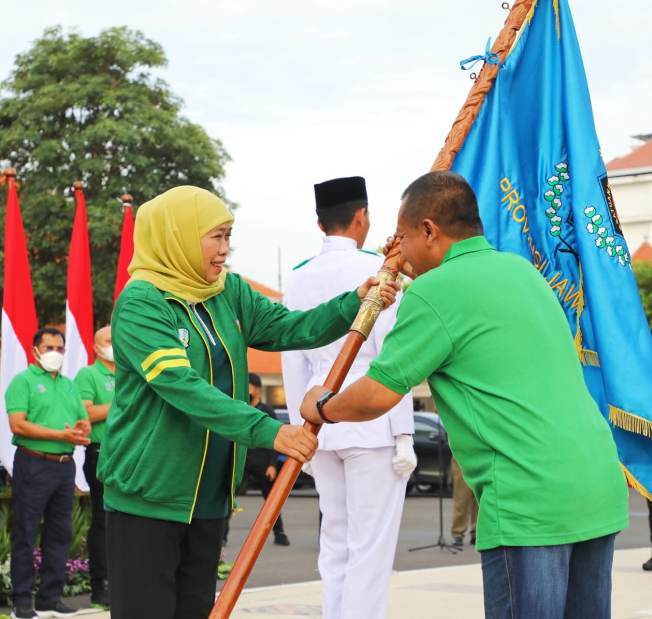 Lepas 109 Wartawan Atlet Porwanas 2022 Kontingen Jatim, Gubernur Khofifah Optimis Jatim Jadi Juara Umum