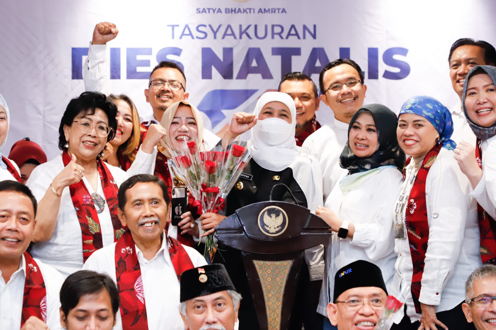Gubernur Khofifah Apresiasi UNAIR Lolos di Peringkat 369 pada Top 500 Perguruan Tinggi Dunia