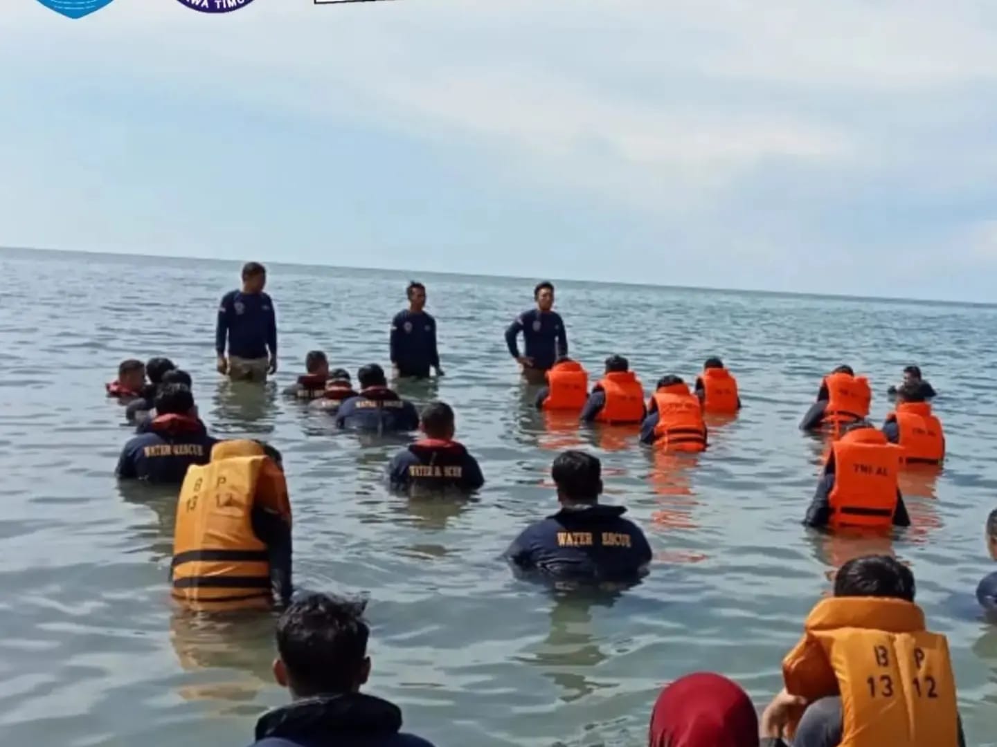 Penyelam TNI AL Dislambair Koarmada II  Mendidik Pramuka Brigade Penolong Kwarda Jawa Timur 