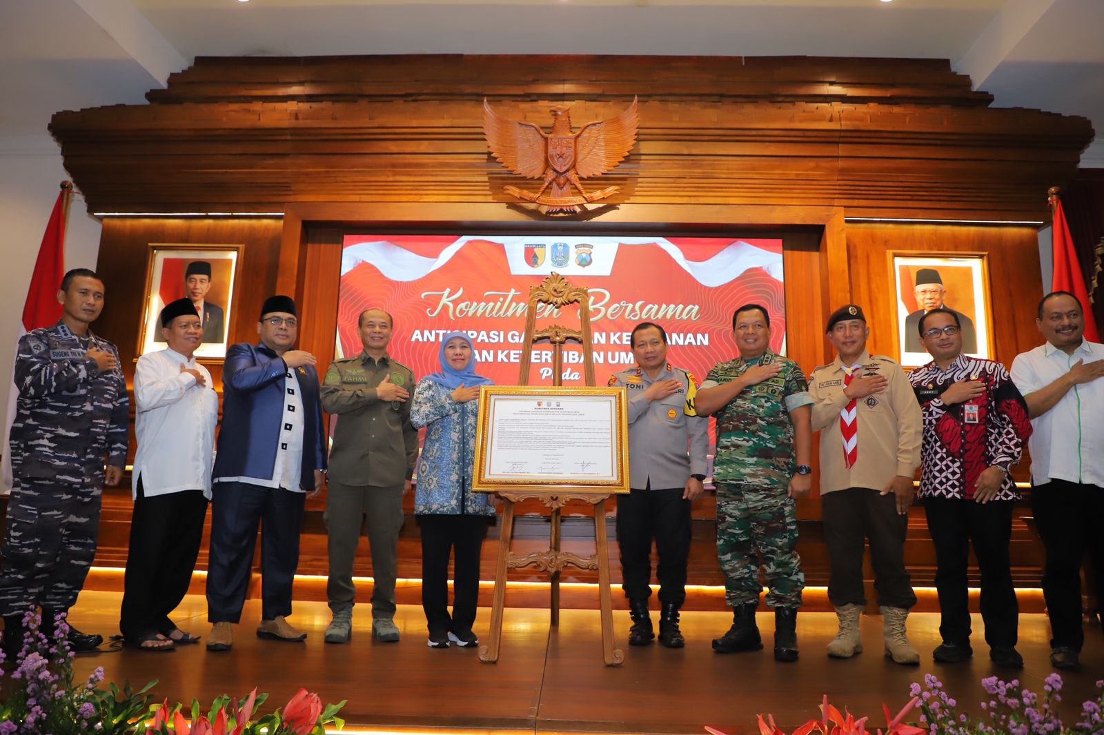 Gubernur Khofifah Bersama Kapolda dan Pangdam Tandatangani Delapan Komitmen Guna Antisipasi Gangguan Perayaan  Pergantian  Tahun Baru 2023