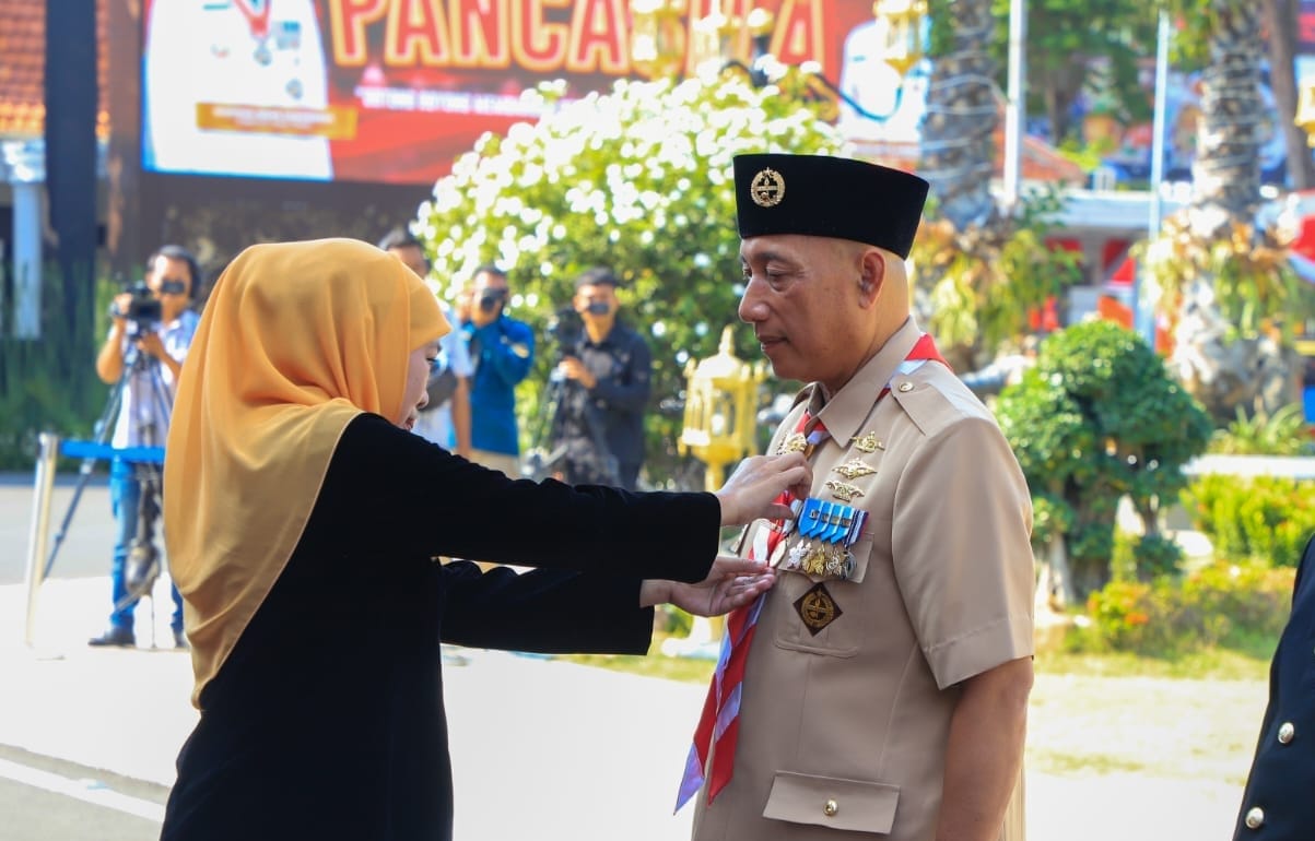 Kembangkan Holtikulture and Integrated Farming, Ketua Kwarda Jatim Terima Lencana Jer Basuki Mawa Beya Kategori Emas