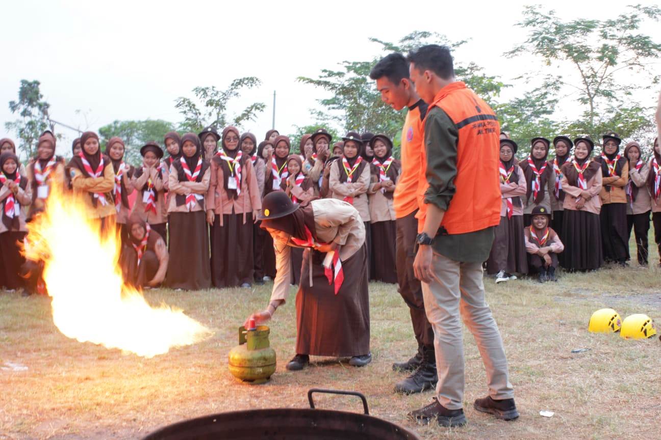Trauma Healing dan Penanganan Kebakaran Warnai Orientasi Pramuka Universitas NU Sidoarjo