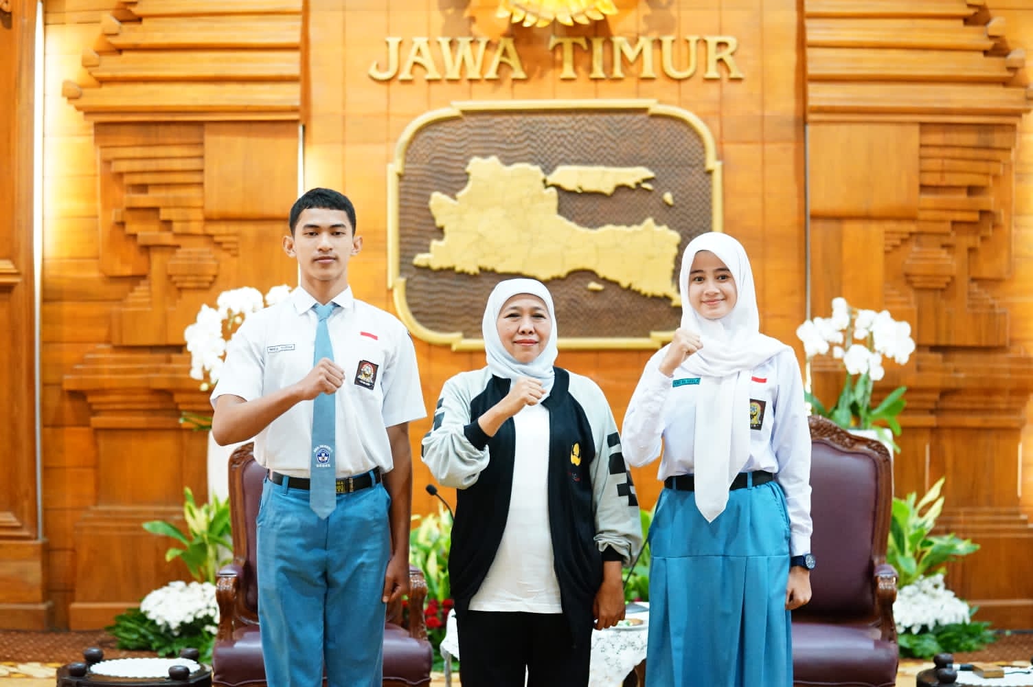 Gubernur Khofifah Berikan Suntikan Semangat Dua Anggota Paskibraka Nasional Asal Jatim yang Akan Bertugas di Istana Negara