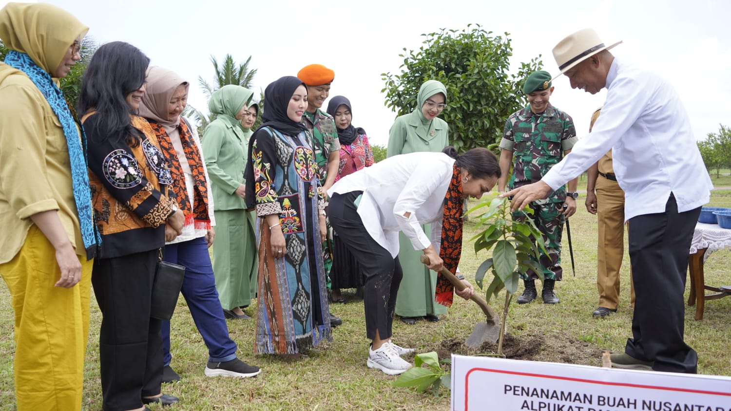 Paulina Pandjaitan Istri Pangkostrad Turun Gunung Dukung Ketahanan Produk Lokal, Pramuka Jatim Apresiasi