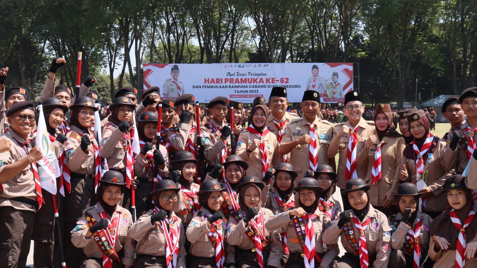 GEBYAR MERIAH: KETUA KWARDA JATIM PIMPIN APEL PERINGATAN HARI PRAMUKA KE-62 DAN BUKA RAIMUNA CABANG BOJONEGORO