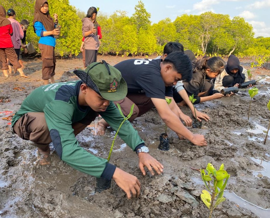 Perkemahan Sabtu Minggu di Taman Nasional Alas Purwo: Membangun Generasi Muda Peduli Lingkungan dan Kehutanan