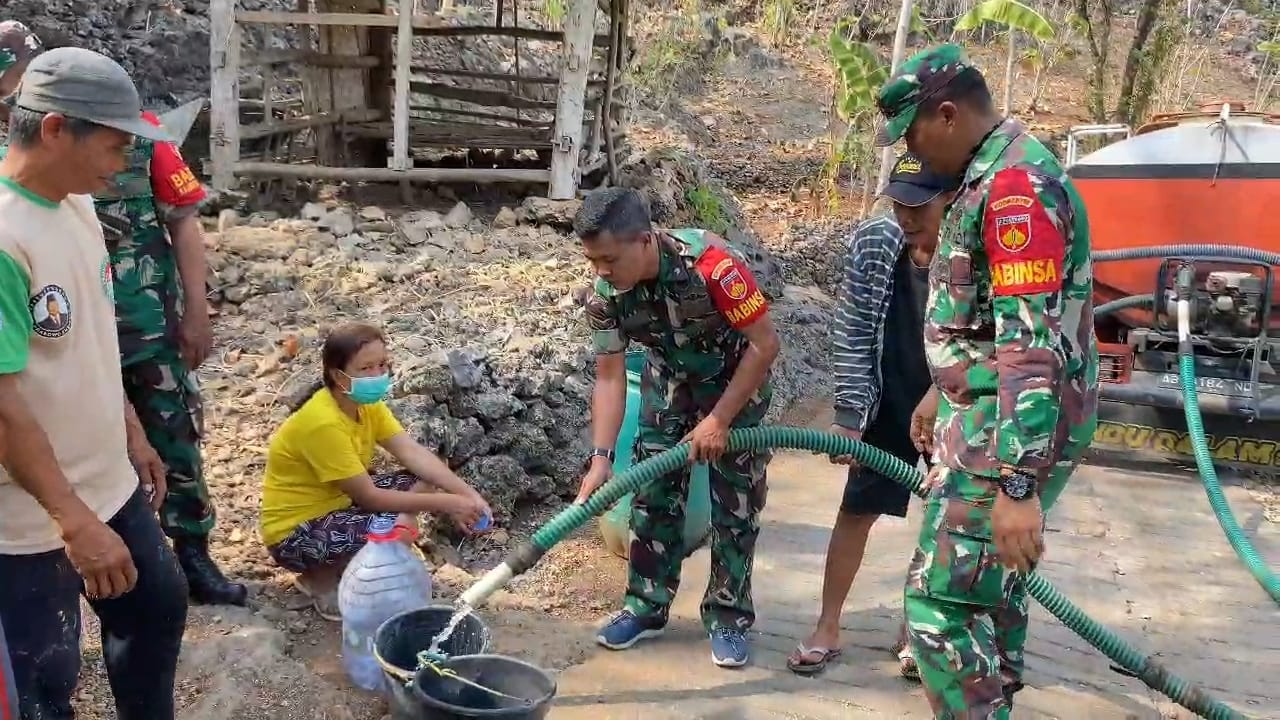 Atasi Kekeringan, Ketua Kwarda Jatim Bantu 30 Tangki Air Bersih di Tepus Gunung Kidul DIY