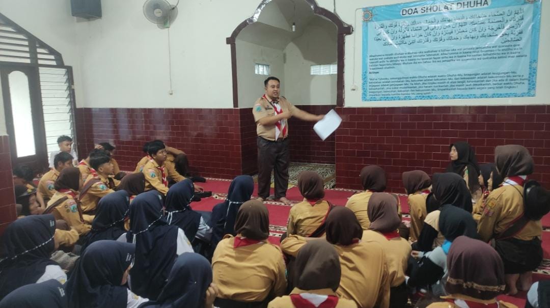 Dewan Penggalang SMP Negeri 1 Sempu Gelar Latihan Pertolongan Pertama Pada Kecelakaan
