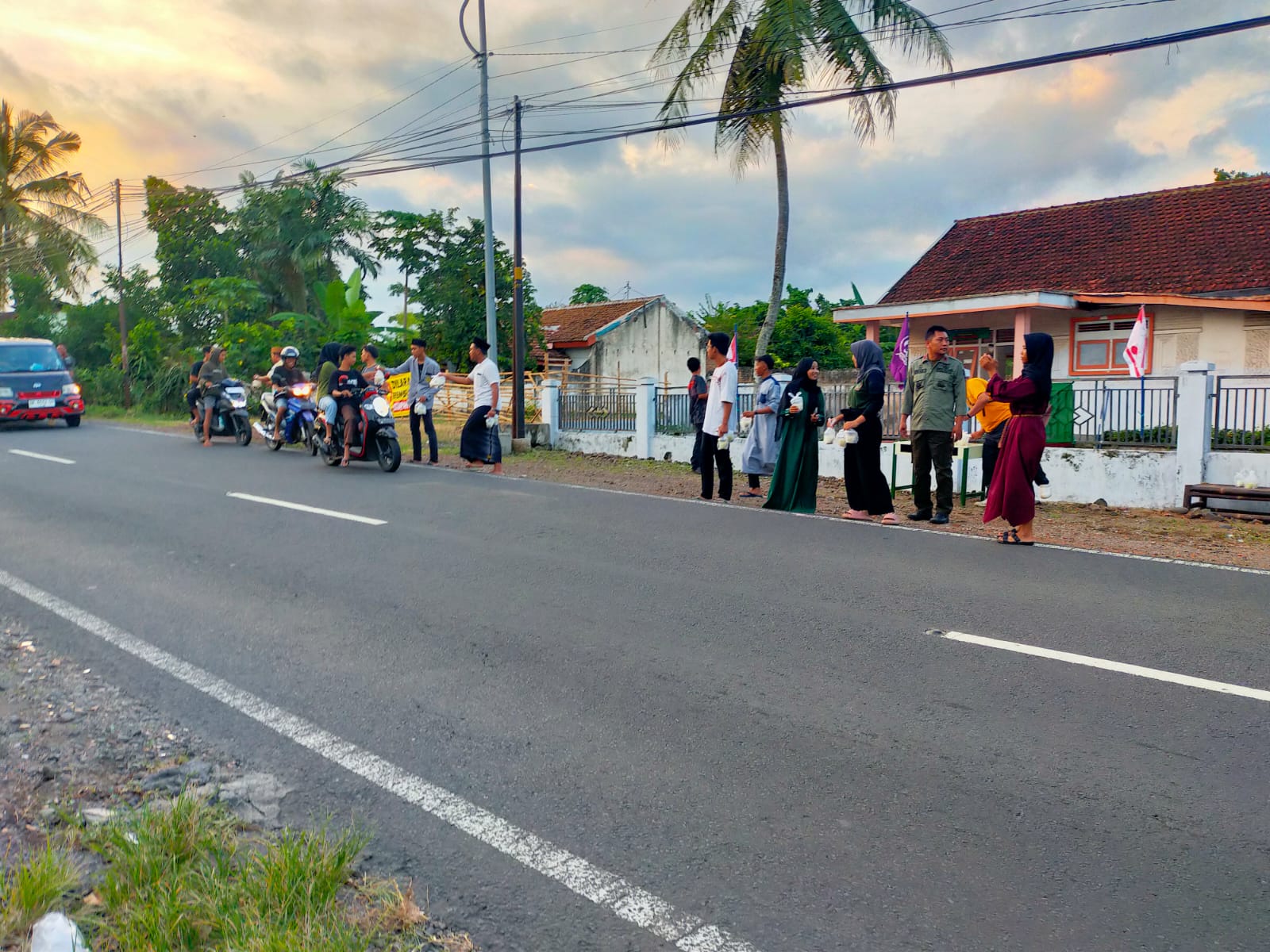 Saka Wanabakti BKPH Rogojampi Berbagi Kebahagiaan di Bulan Ramadhan
