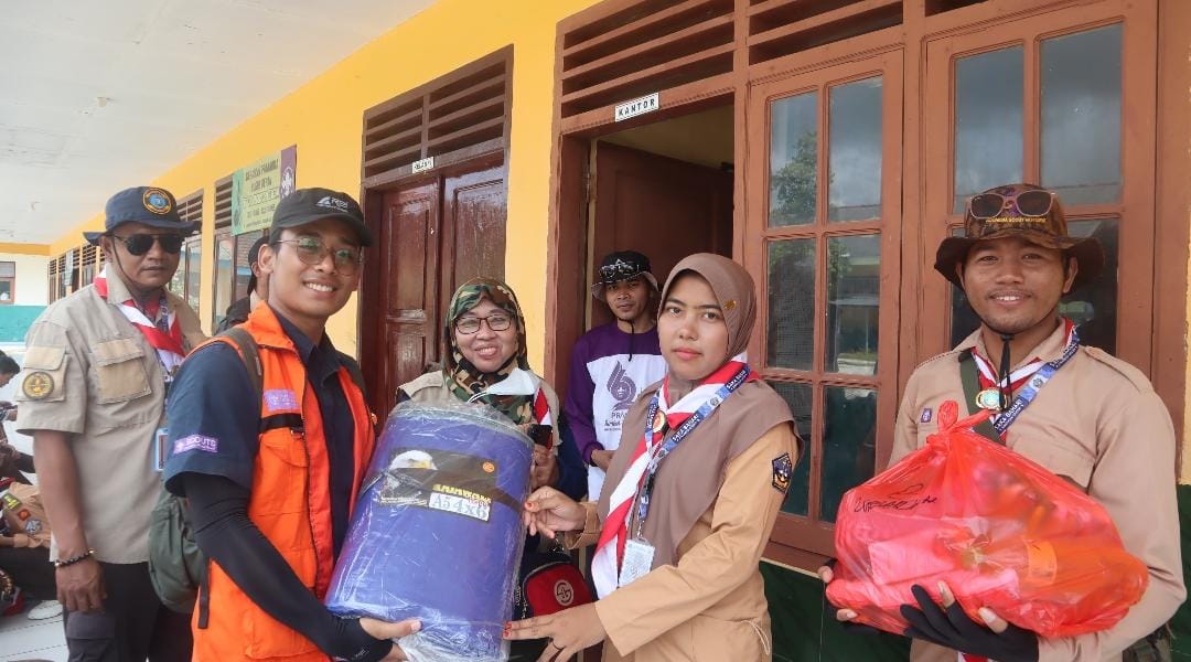 Penyaluran Bantuan Kemanusiaan Pramuka Jawa Timur Peduli Bawean Sukses Berdampak