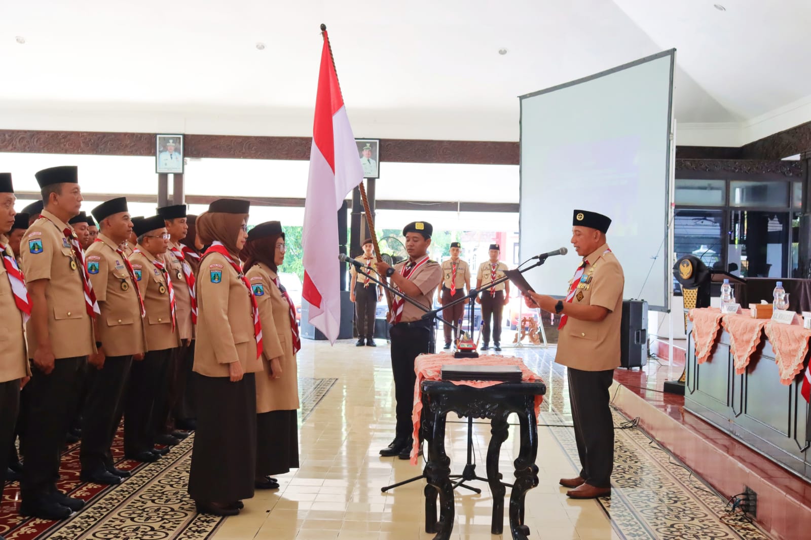 Ketua Kwarda Jatim Resmi Lantik Mabicab, Pengurus Kwarcab dan LPK Gerakan Pramuka Lumajang