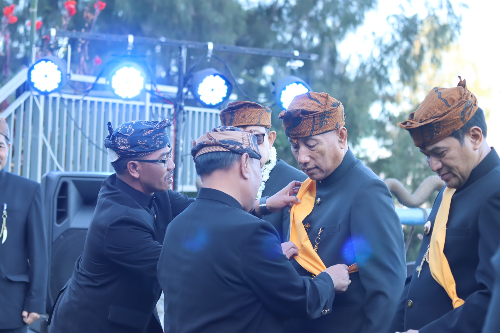 Ketua Kwarda Jatim Dikukuhkan Sebagai Warga Kehormatan Sesepuh Tengger Bromo