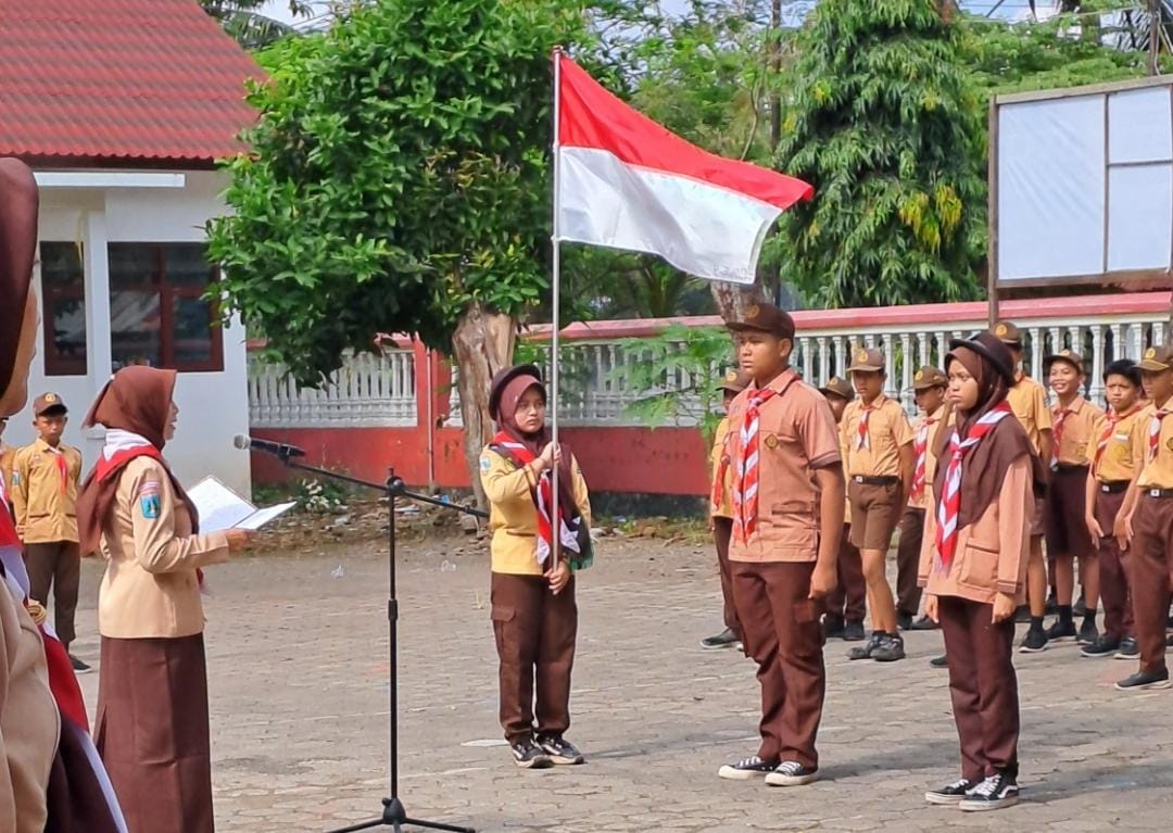 9 GugusDepan SDN se Parijatah Kulon – Parijatah Wetan Gelar Pelantikan Bersama Penggalang Ramu