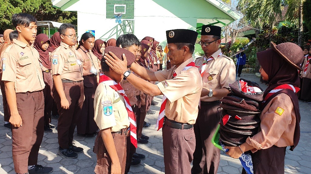 Gugus Depan Pangkalan SMPN 2 Ngancar Cetak Tunas Muda dengan Pelantikan Pramuka Penggalang