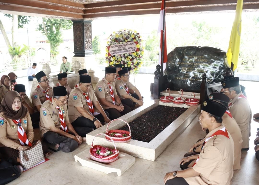 Teladani Perjuangan Pahlawan, Kwarda Jatim Ziarah Makam Sang Proklamator Bung Karno di Kota Blitar