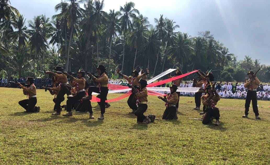 Mantab, Dewan Galang SDN 1 Sukomaju Tampil Memukau di Upacara 17 Agustus Kecamatan Srono