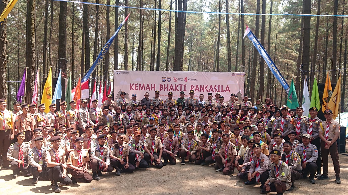 Kemah Bakti Pancasila dan Pemuda Lintas Agama Jawa Timur