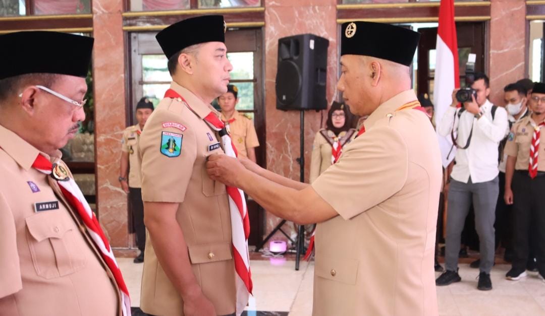 Ketua Kwarda Jatim Lantik Wali Kota dan Wakil Wali Kota Surabaya Sebagai Kamabicab dan Ketua Kwarcab Gerakan Pramuka
