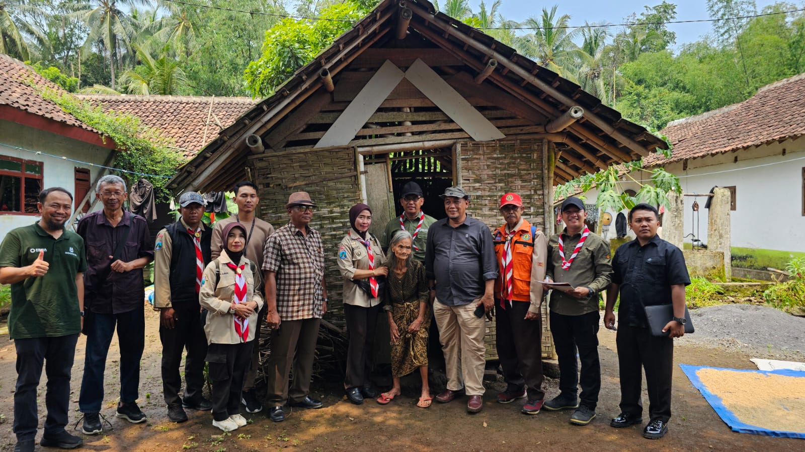 Kwarda Jatim Survei Lokasi Bedah Rumah Program Peduli Kemanusiaan di Desa Sidomulyo Jember