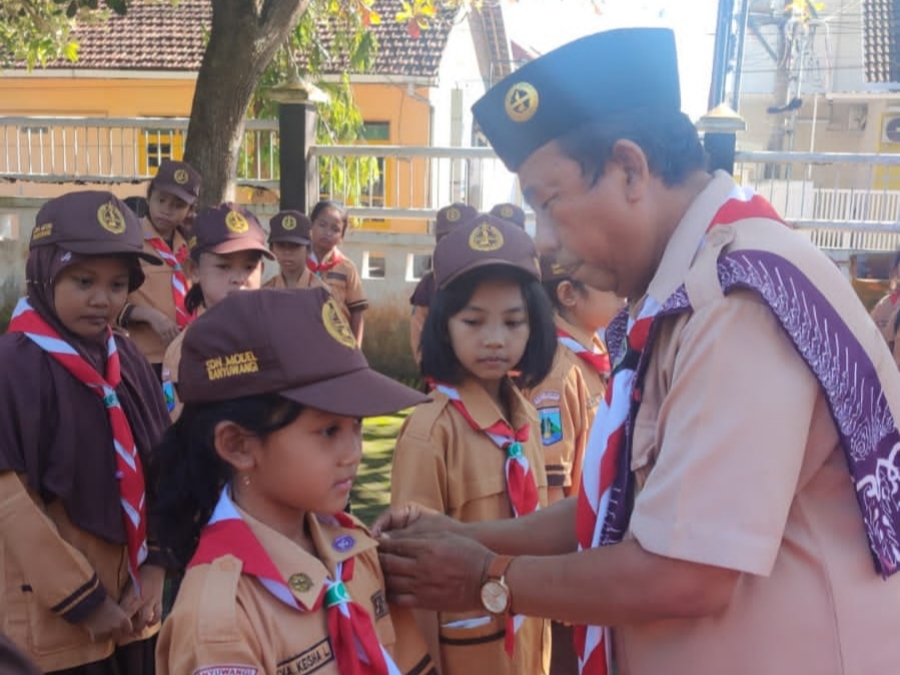 Delapan Pramuka Siaga Mula Dilantik, Awal Kebangkitan Kepramukaan di SDN Model Banyuwangi