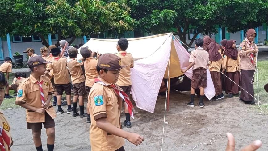 Perkuat Kemandirian dan Kedisiplinan Anggota Pramuka, Gugus Depan SDN Purwodadi 1 Kras Gelar Perkemahan Jum’at Sabtu