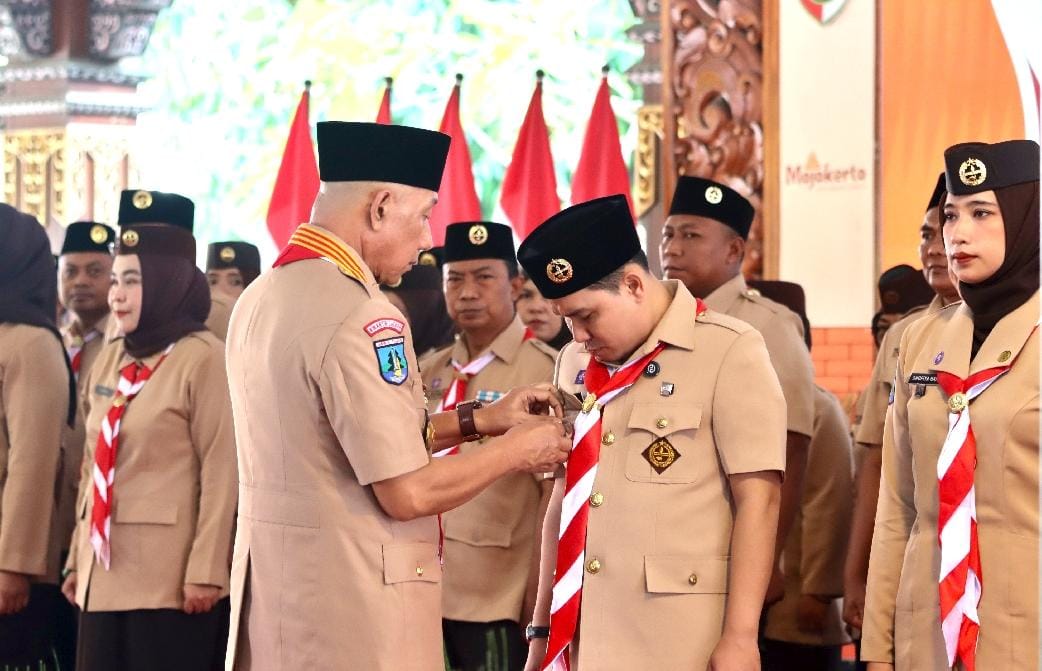 Ketua Kwarda Jatim Resmi Lantik Bupati Mojokerto Jadi Ketua Mabicab Pramuka 2025–2030