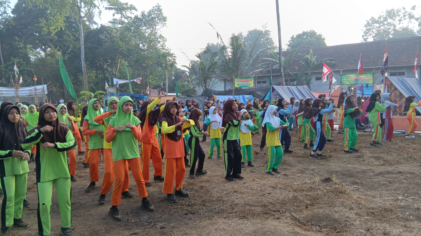 Dari Bumi Tempuran, 325 Pramuka Penggalang SD/MI Se-Kwarran Kencong Bersatu Menyemai Nilai Ahlissunnah Wal Jama’ah dan Semangat Cinta Tanah Air