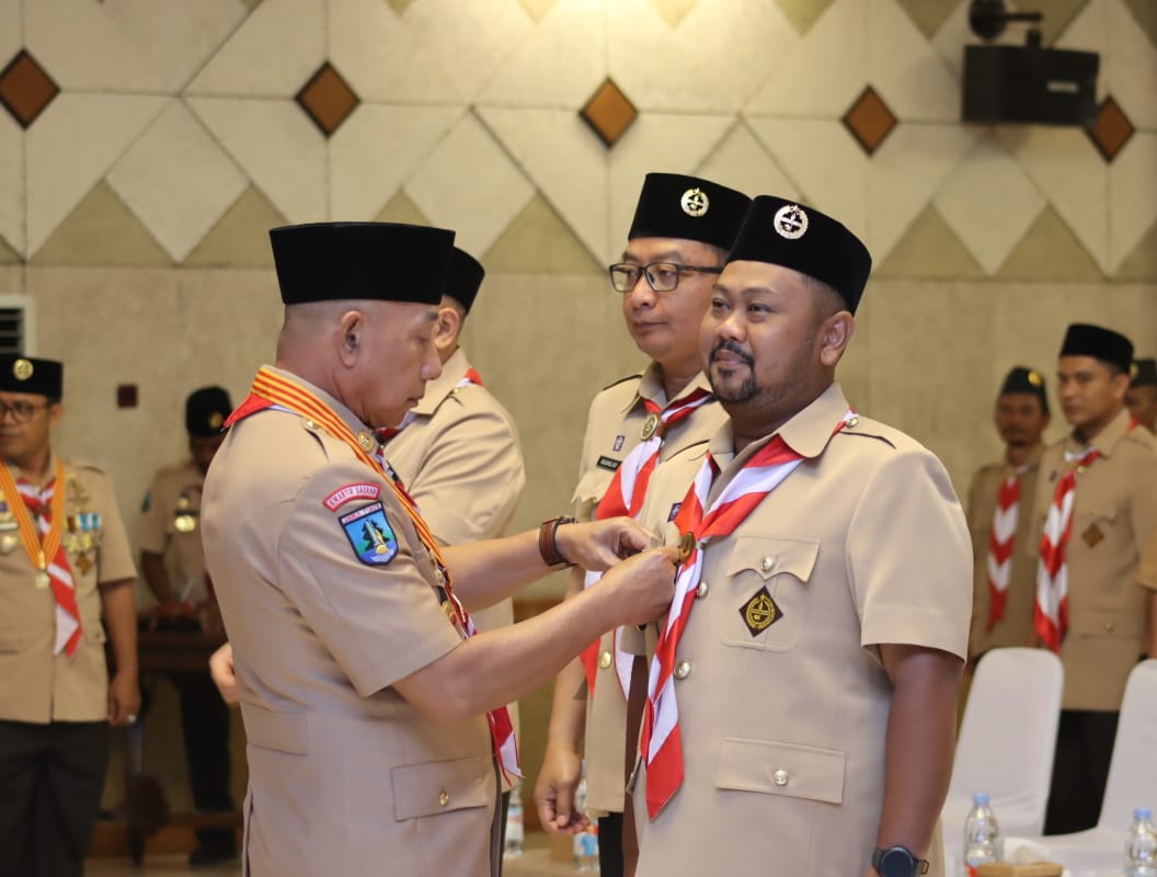 Bertepatan Hari Sumpah Pemuda, Ketua Kwarda Jatim Lantik Pengurus Pramuka Gresik: Kobarkan Semangat Persatuan dan Gotong Royong