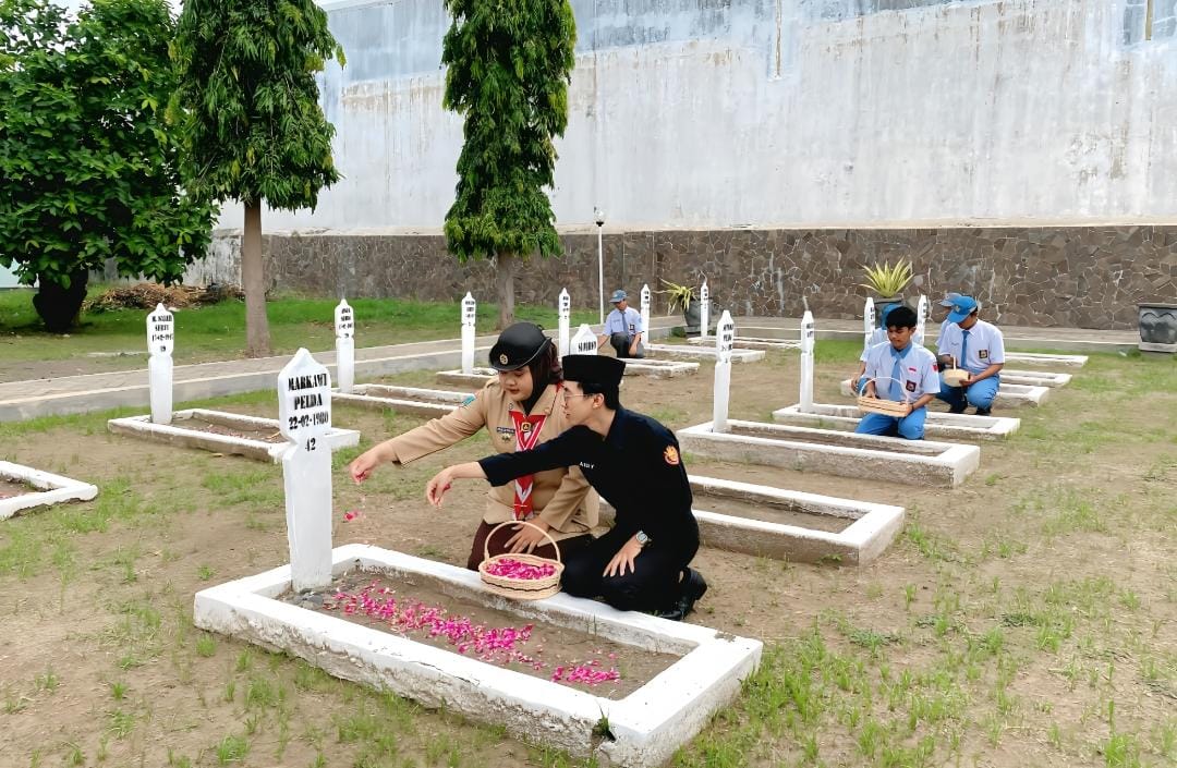 Upacara Hari Pahlawan Tahun 2025: Genre Situbondo dan Saka Kencana Kenang Jasa Pahlawan di TMP Situbondo