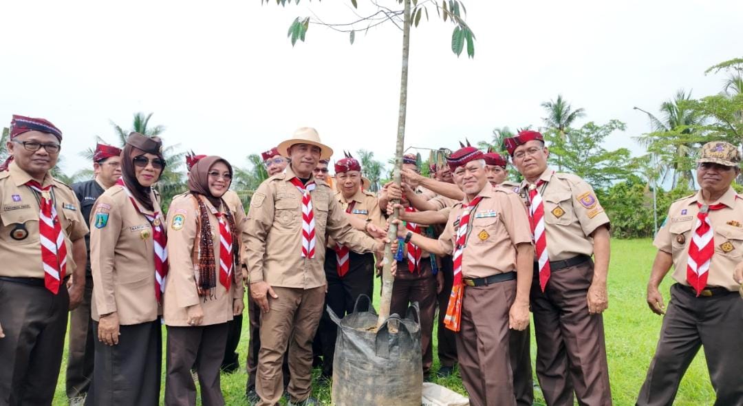 Terima Kunjungan Studi Banding Kwarda DKI Jakarta, Ketua Kwarda Jatim Ajak Maknai Kehidupan dengan Menanam Pohon