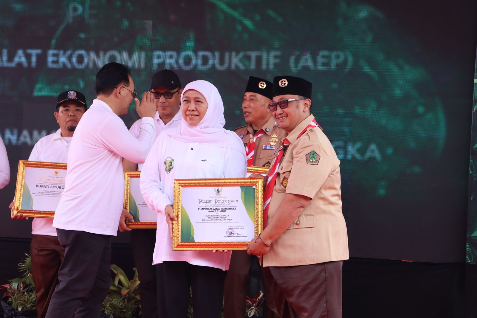 Saka Wanabakti Jatim Raih Penghargaan Dharma Bhakti dari Gubernur Jawa Timur