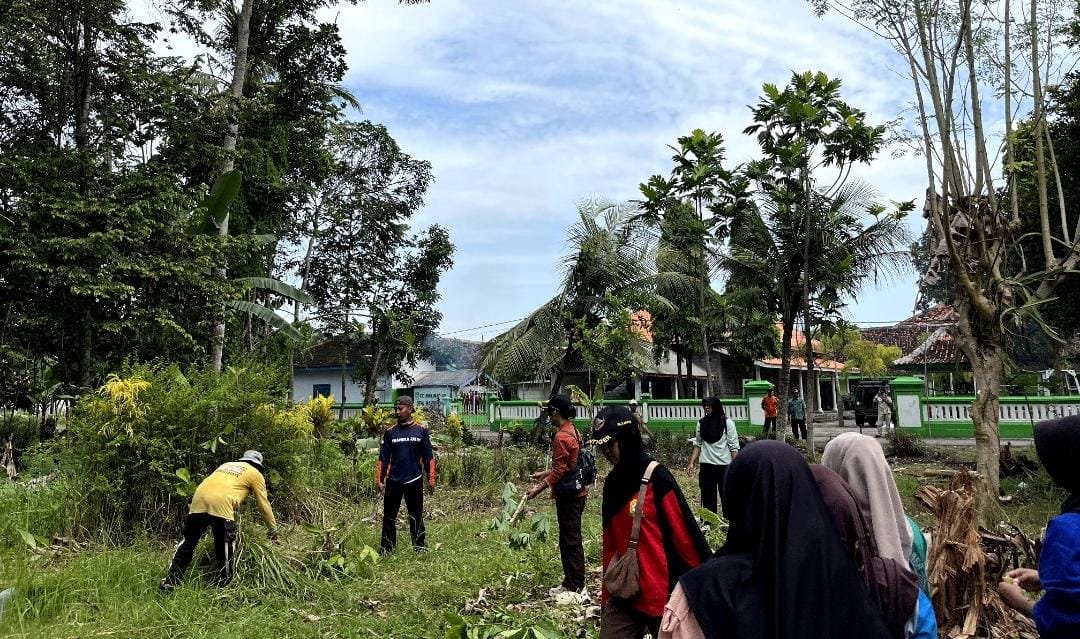 Kolaborasi Pramuka-Masyarakat Bersihkan Bumi Perkemahan Paseban Jelang Pra-Raimuna Gerbangmasku 2025