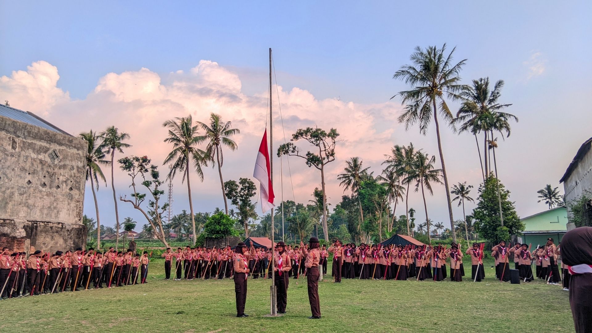 Mengukir Makna di Hari Penutup: Pendidikan Kepramukaan Hari Ketiga MTs Negeri 6 Jember Teguhkan Jiwa Bela Negara, Kepedulian Sosial, dan Refleksi Diri Peserta Didik
